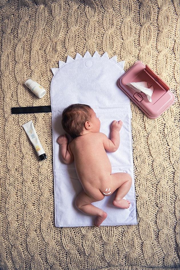 サメのオムツ替え収納マット - BABY BITES JAPAN(ベイビーバイツジャパン)