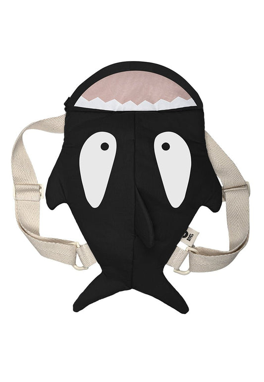 【限定品】サメのベビーリュック <ロングアイバージョン> - BABY BITES JAPAN(ベイビーバイツジャパン)